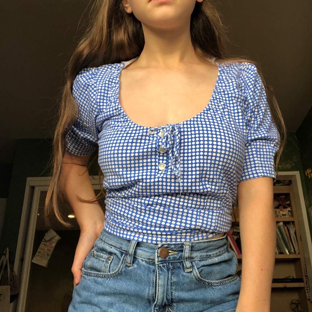 polka dot blouse!!